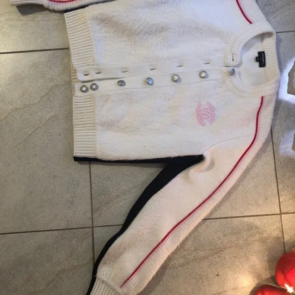 SOLD !!!Chanel CC jacket sweater size 36fr or 4-6us , Preowned 100% authentic!!! - Picture 6 of 11